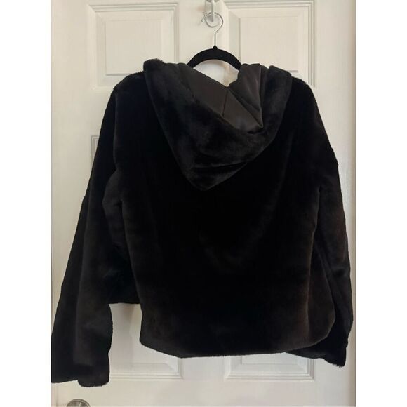 Abercrombie and Fitch short faux fur jacket - Picture 5 of 5